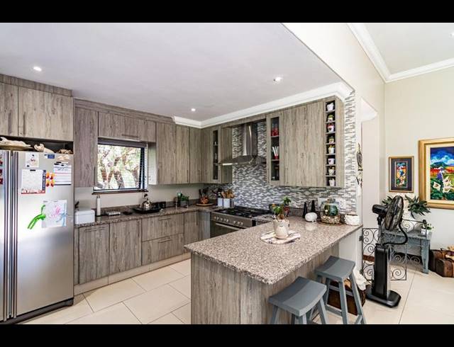 3 BEDROOM HOUSE FOR SALE IN MIDSTREAM ESTATE